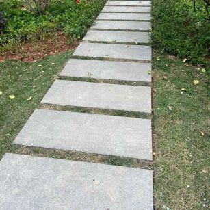 伊春 芝麻黑小区踏步、汀步石铺装效果