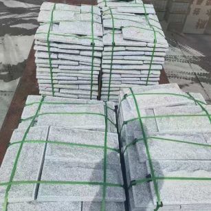 伊春 芝麻白蘑菇石装车出货