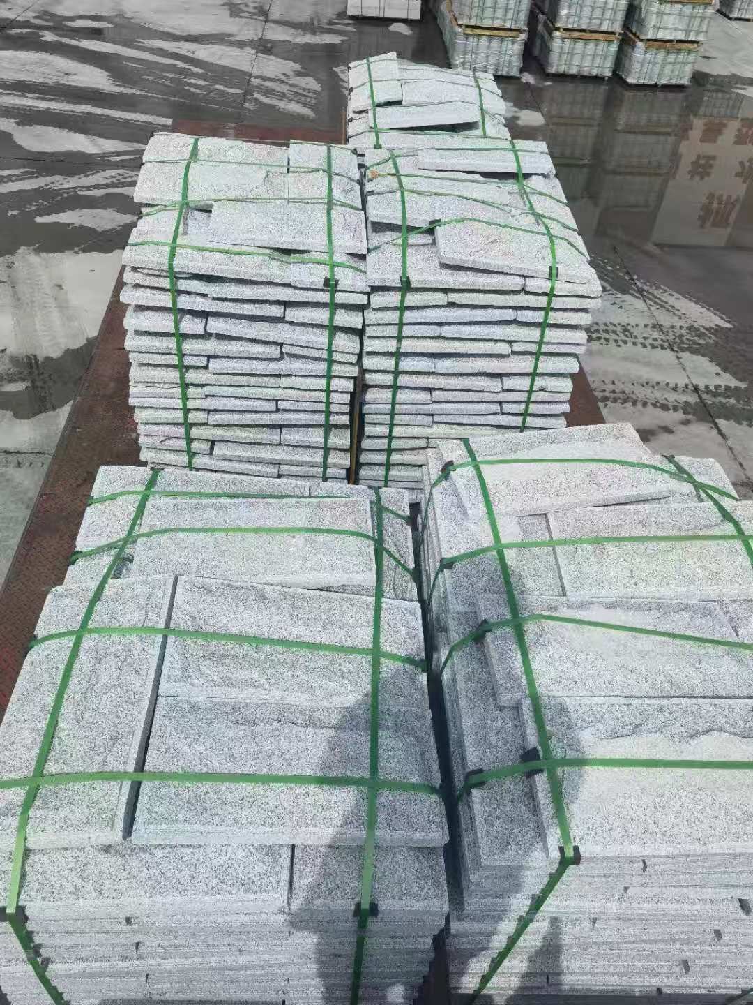 伊春 芝麻白蘑菇石装车出货