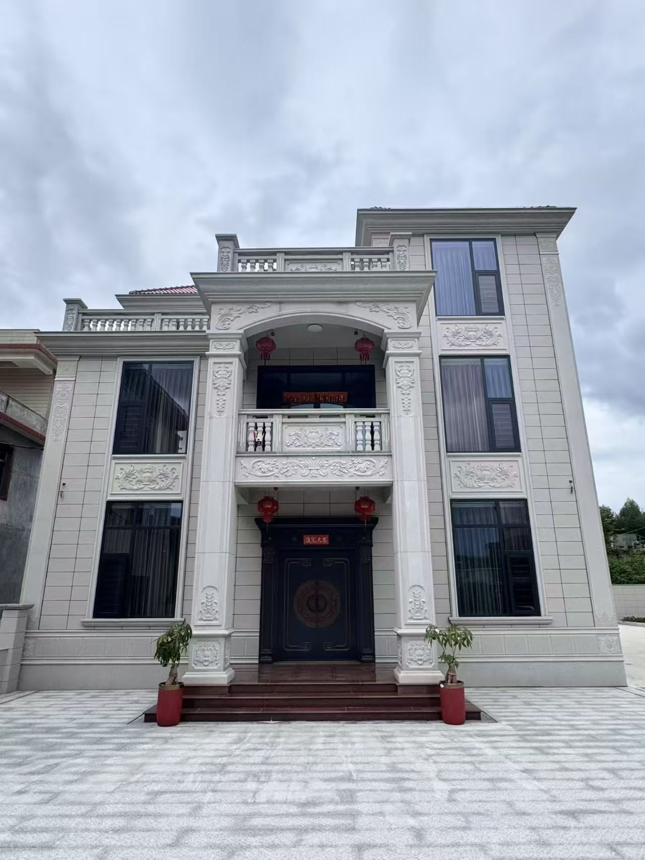 伊春 芝麻白石材别墅干挂案例展示