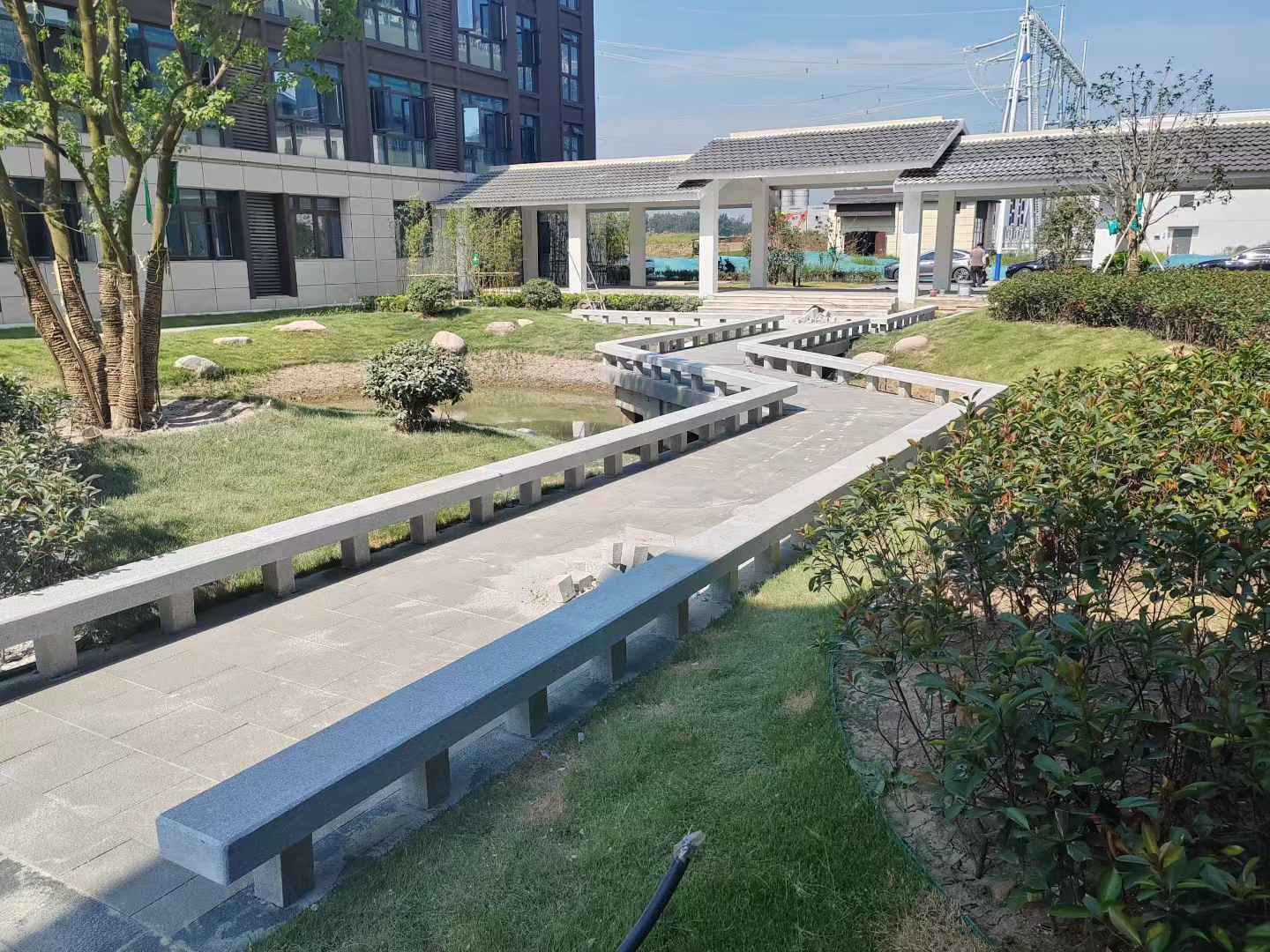 伊春 芝麻灰小区坐凳&栏杆安装效果