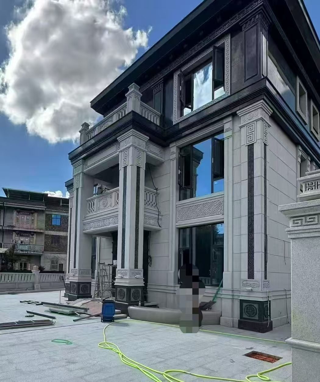 伊春 别墅干挂，芝麻白与芝麻黑完美配合