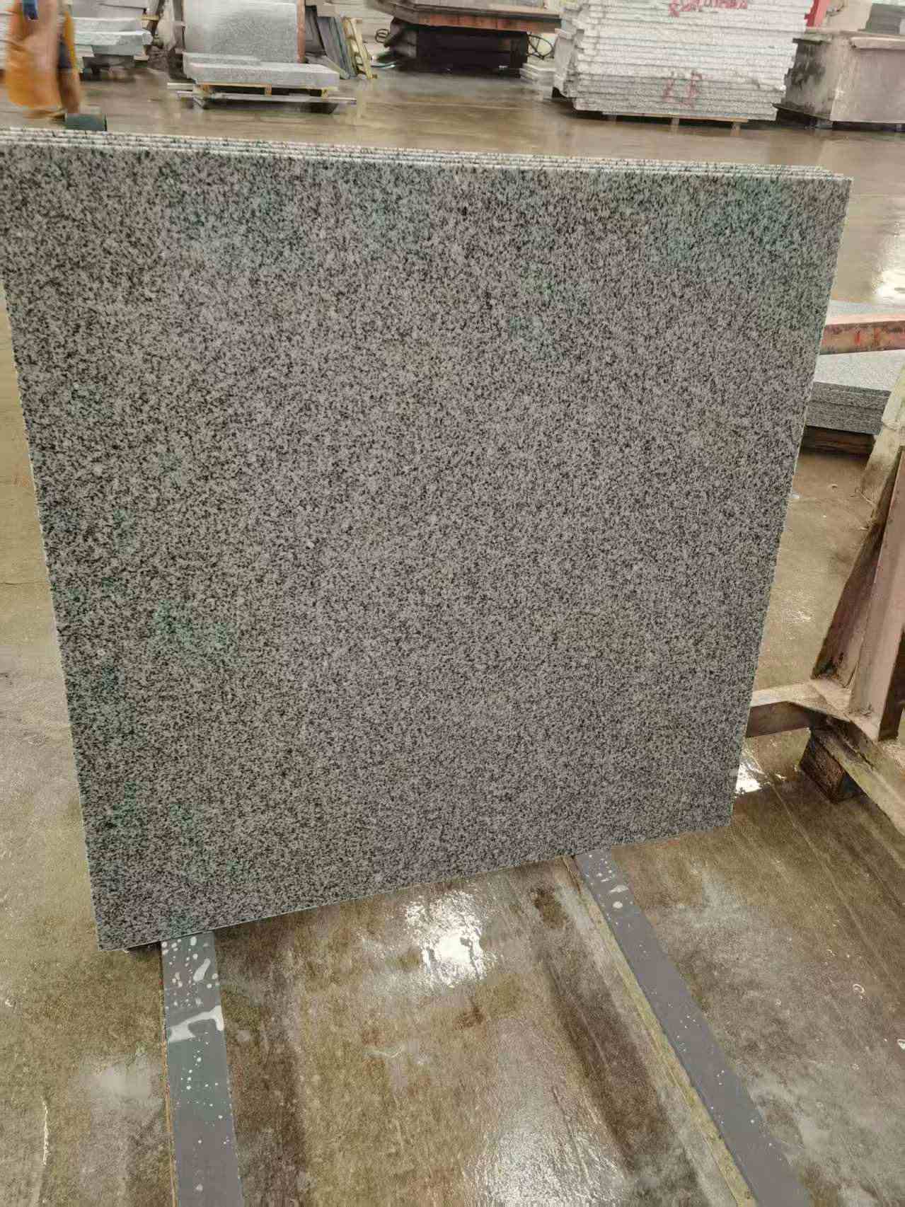 伊春 芝麻白光面900*900，高地铁标准