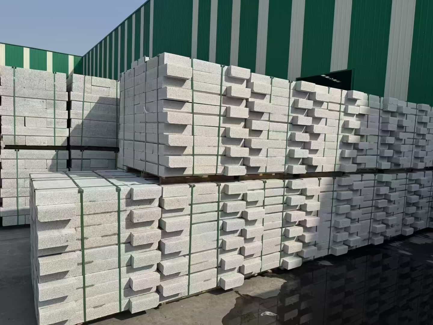 伊春芝麻白路沿石