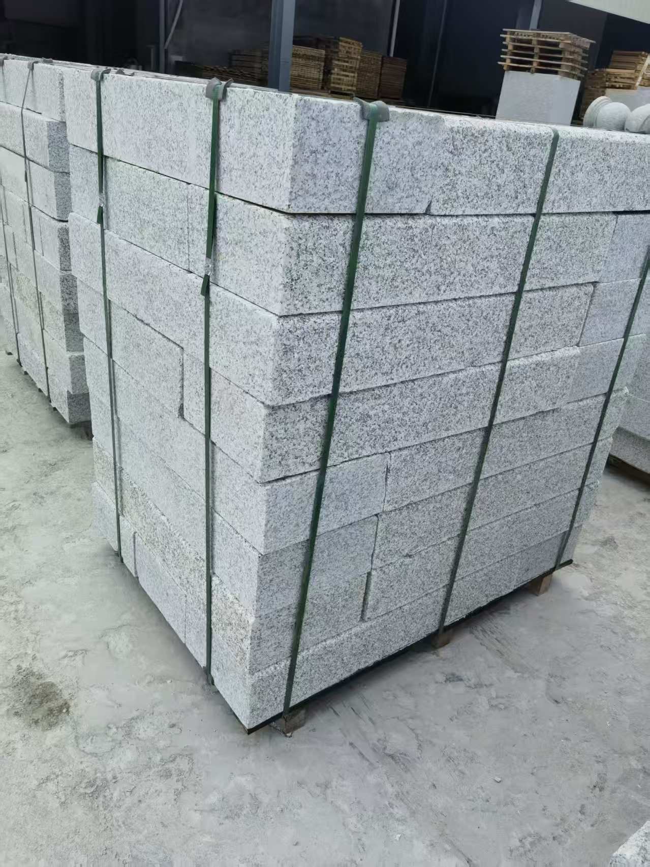 伊春 芙蓉白火烧两面路沿石