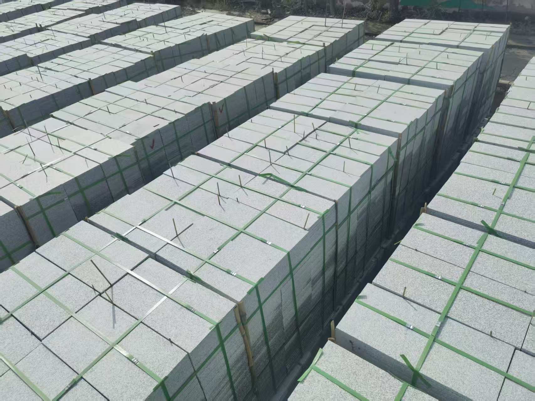 伊春 芝麻白1.8公分火烧300*600地铺，清仓大甩卖