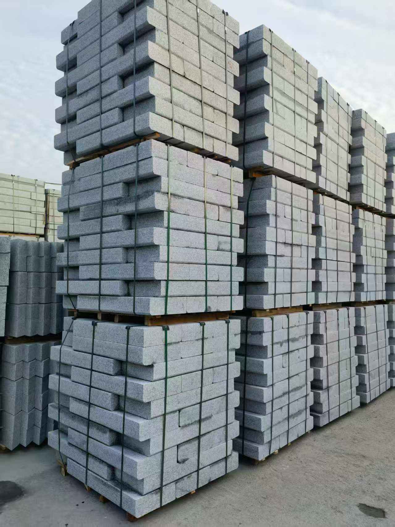 伊春 路沿石（路侧石），颜色一致，尺寸标准