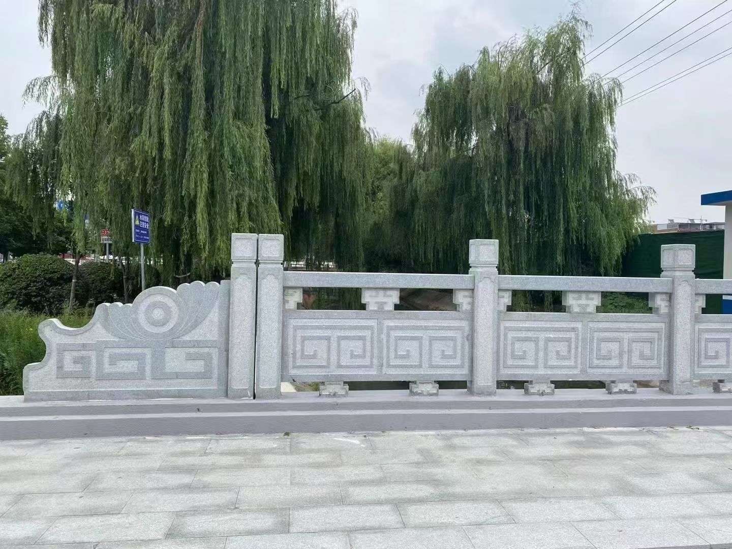 伊春 芝麻灰桥栏杆、河道栏杆安装效果